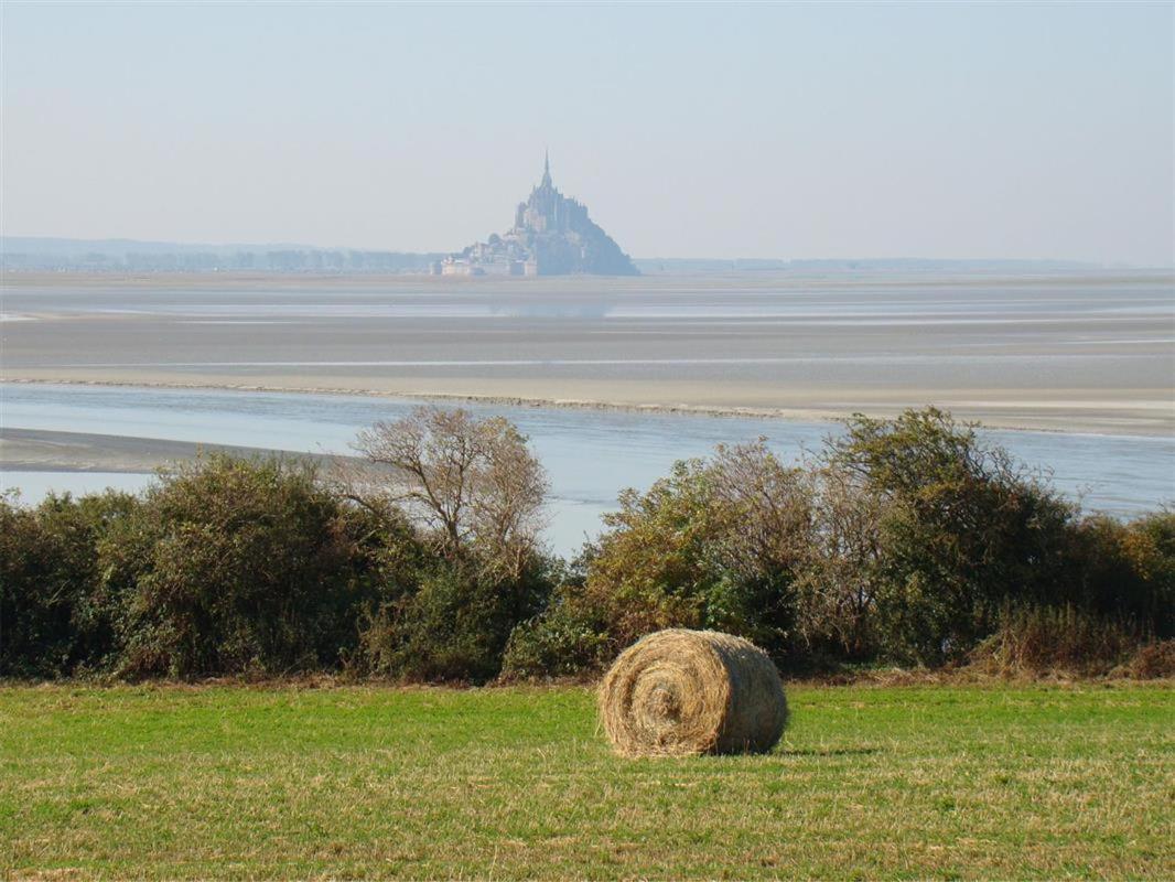 Entre Mont St Michel Et Merveille Vains Екстер'єр фото