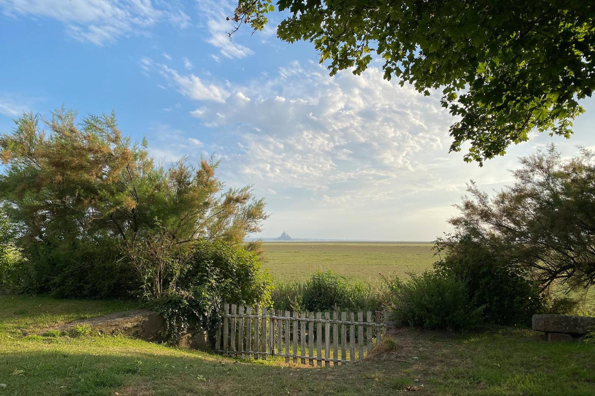 Entre Mont St Michel Et Merveille Vains Екстер'єр фото