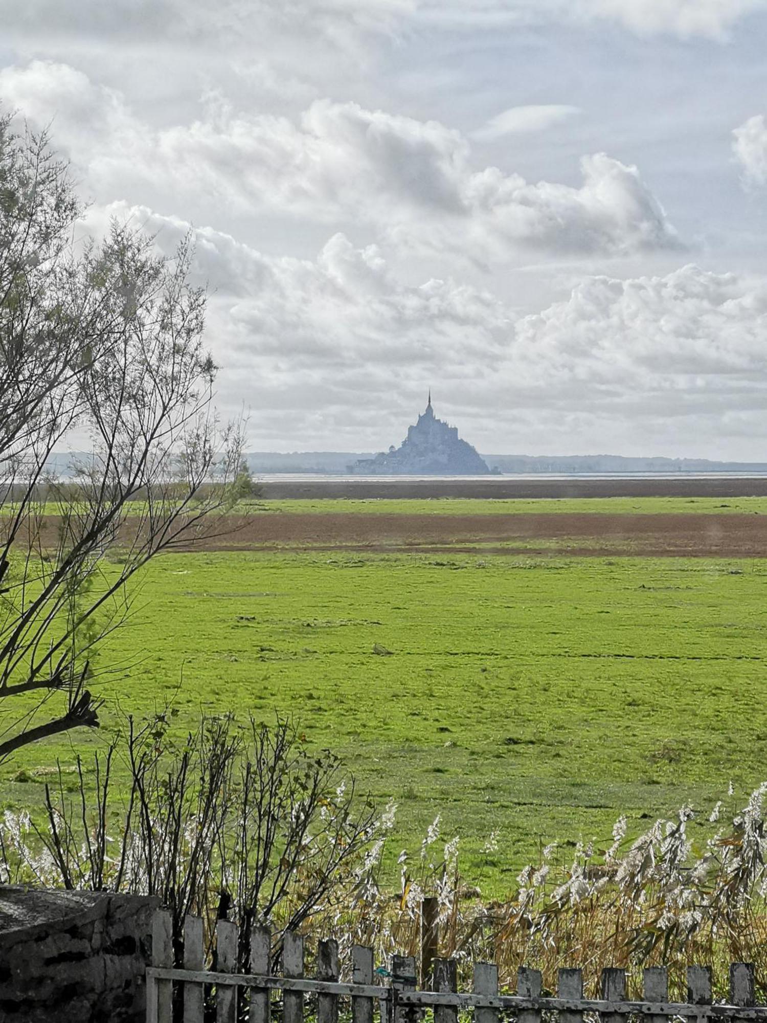 Entre Mont St Michel Et Merveille Vains Екстер'єр фото