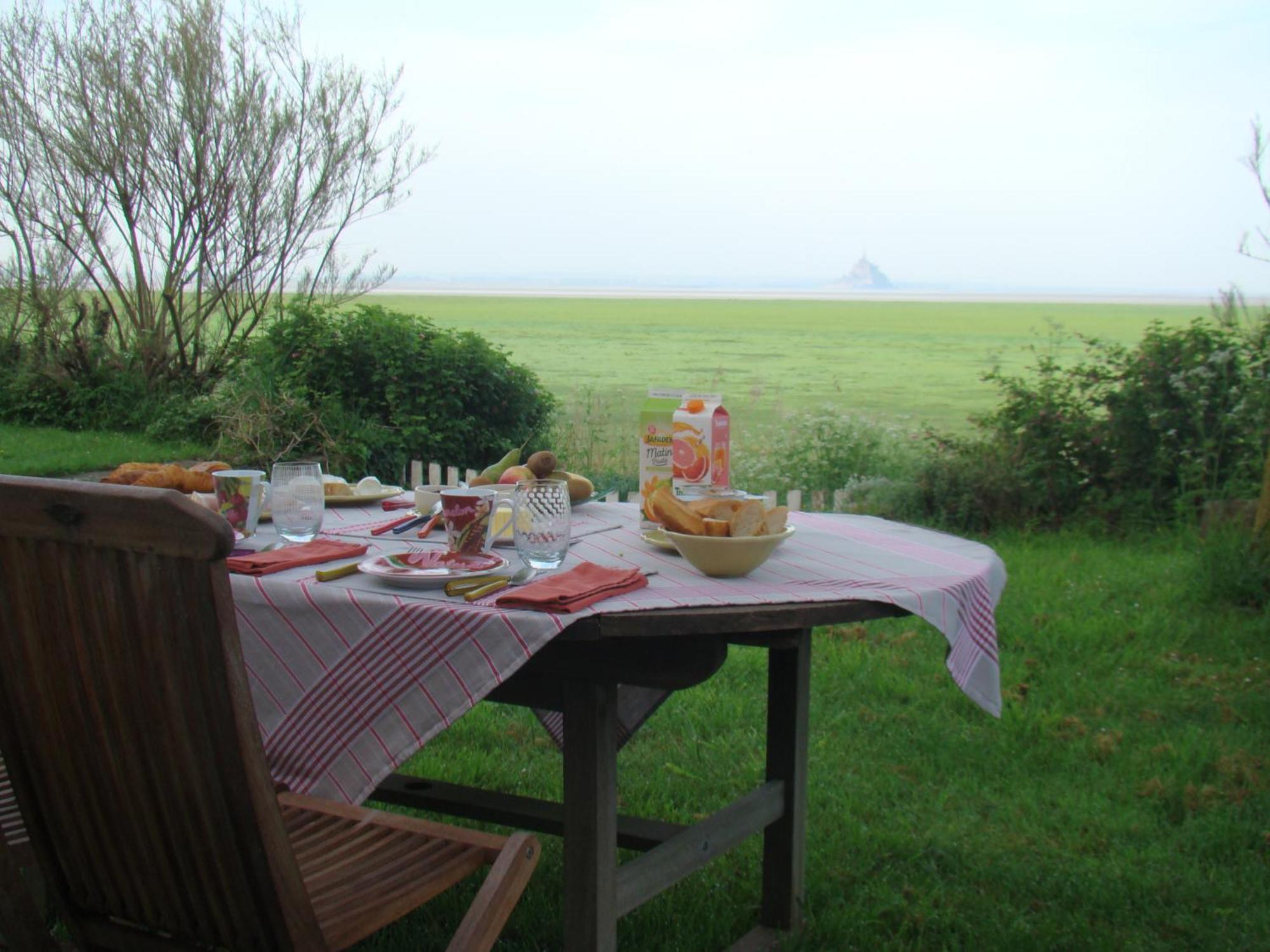 Entre Mont St Michel Et Merveille Vains Екстер'єр фото